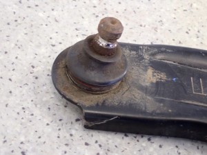 NISSAN MICRA K12 03-10 WAHACZ PRZEDNI LEWY 5/9 MINIATURA