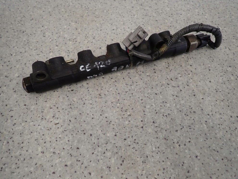 TOYOTA COROLLA E11 E12 COROLLA AVENSIS T22 2.0 D4D 90 KM LISTWA WTRYSKOWA 6/9