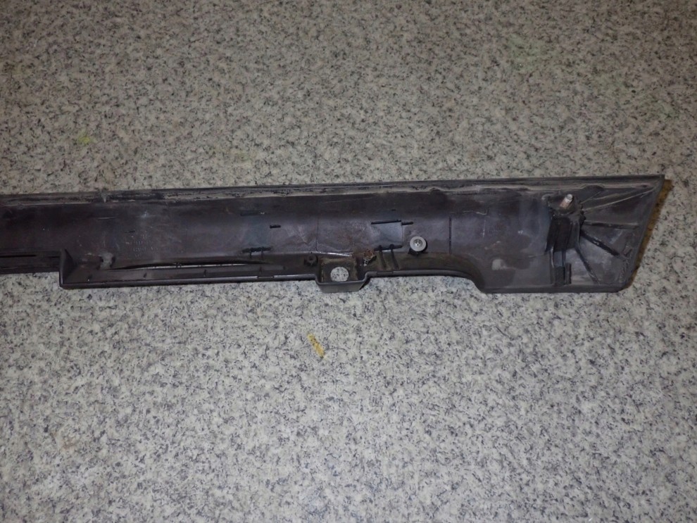 KIA VENGA 09- LISTWA KLAPY BAGAŻNIKA MIKROSTYK BE 8/12