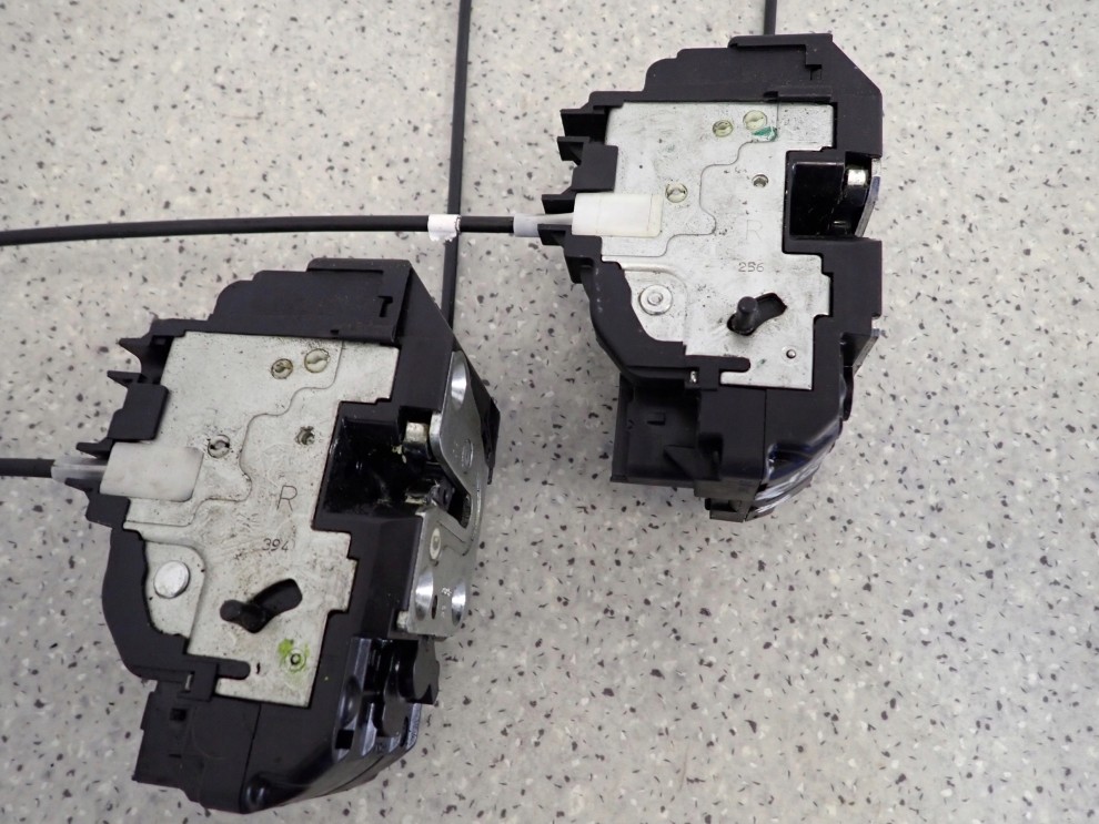 NISSAN MICRA K12 03-10 ZAMEK DRZWI TYLNY PRAWY 4/6