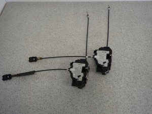 NISSAN MICRA K12 03-10 ZAMEK DRZWI TYLNY PRAWY 3/6 MINIATURA