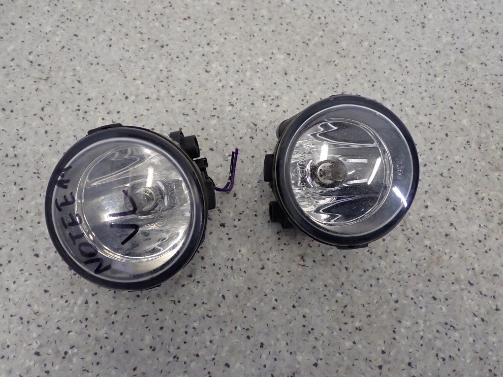 NISSAN NOTE E11 06-09 HALOGEN LEWY LUB PRAWY 3/7