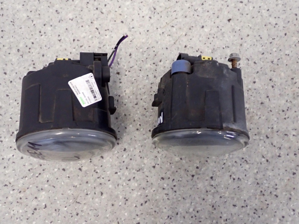 NISSAN NOTE E11 06-09 HALOGEN LEWY LUB PRAWY 4/7