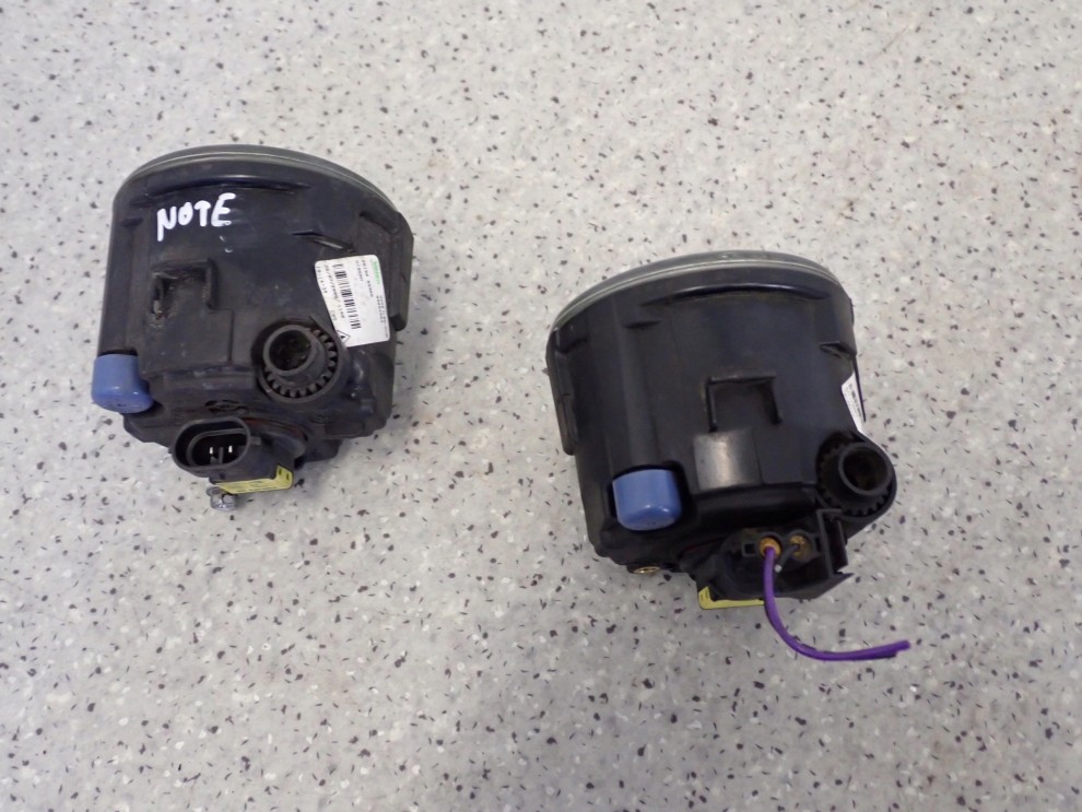 NISSAN NOTE E11 06-09 HALOGEN LEWY LUB PRAWY 6/7