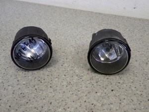 NISSAN NOTE E11 06-09 HALOGEN LEWY LUB PRAWY 1/7 MINIATURA