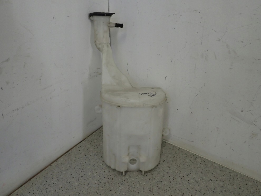 TOYOTA YARIS JP ZBIORNICZEK SPRYSKIWACZY SPRISKIWACZA 2/8