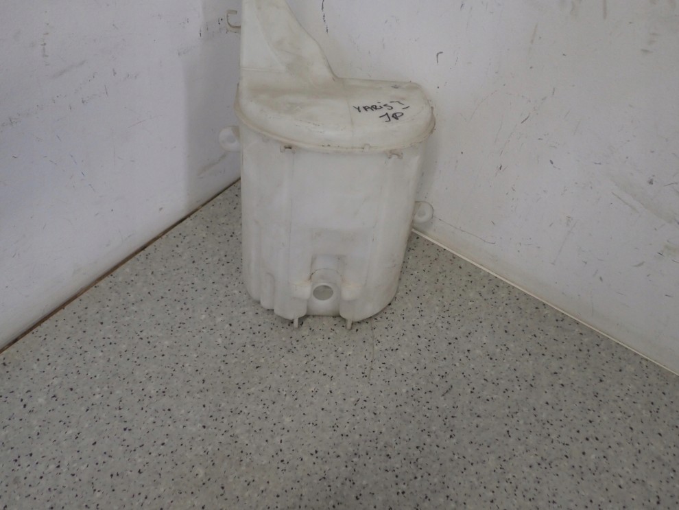 TOYOTA YARIS JP ZBIORNICZEK SPRYSKIWACZY SPRISKIWACZA 3/8