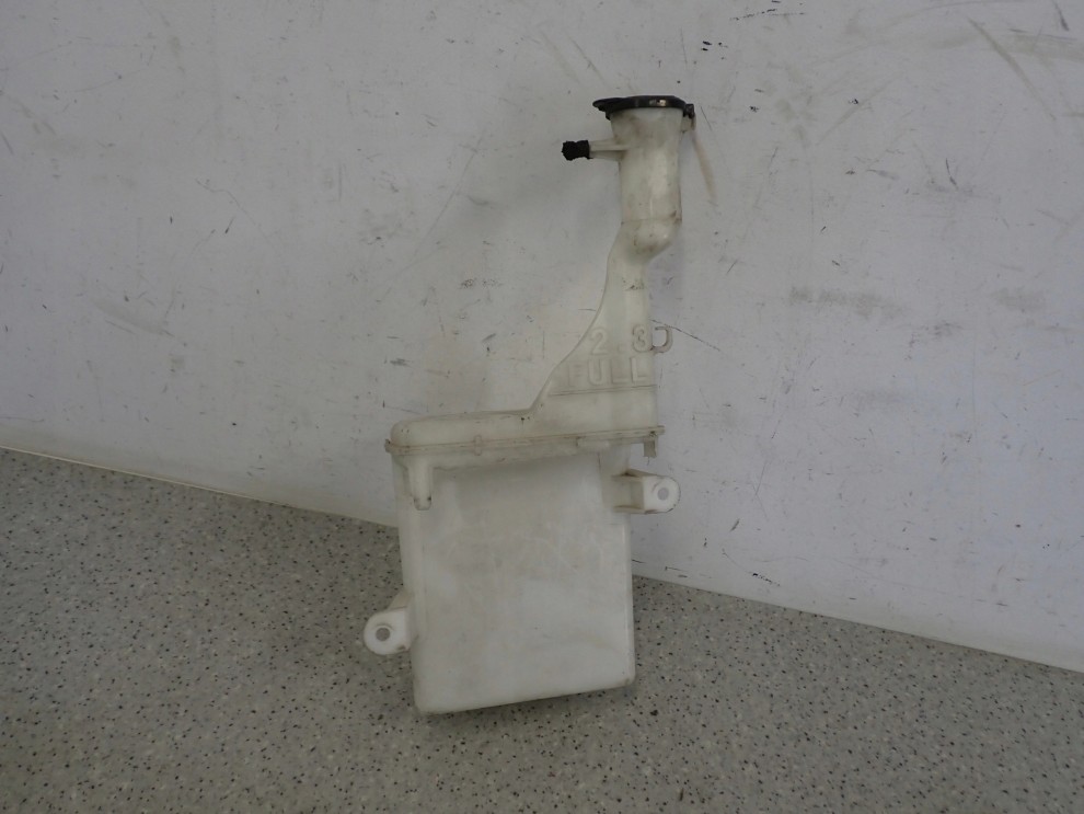 TOYOTA YARIS JP ZBIORNICZEK SPRYSKIWACZY SPRISKIWACZA 6/8