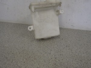 TOYOTA YARIS JP ZBIORNICZEK SPRYSKIWACZY SPRISKIWACZA 7/8 MINIATURA