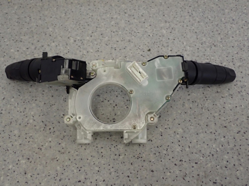 NISSAN MICRA K12 02-10 PRZEŁĄCZNIK POD KIEROWNICE ZESPOLONY BEZ HALOGENÓW 2/4