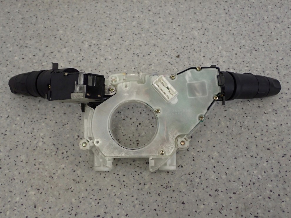 NISSAN MICRA K12 02-10 PRZEŁĄCZNIK POD KIEROWNICE ZESPOLONY BEZ HALOGENÓW 3/4