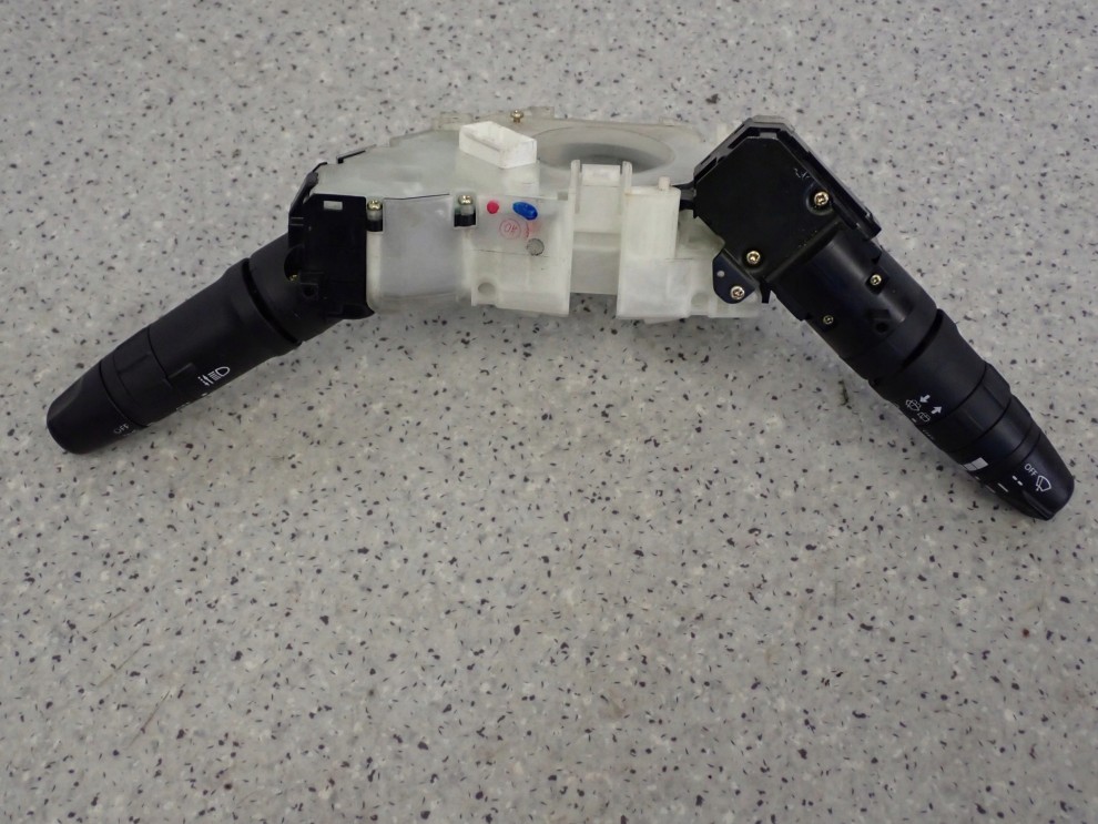 NISSAN MICRA K12 02-10 PRZEŁĄCZNIK POD KIEROWNICE ZESPOLONY BEZ HALOGENÓW 4/4