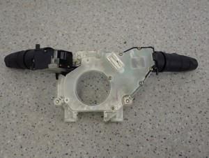 NISSAN MICRA K12 02-10 PRZEŁĄCZNIK POD KIEROWNICE ZESPOLONY BEZ HALOGENÓW 2/4 MINIATURA