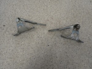 HONDA CIVIC VII 01- ZAWIAS MASKI LEWY LUB PRAWY 5/6 MINIATURA