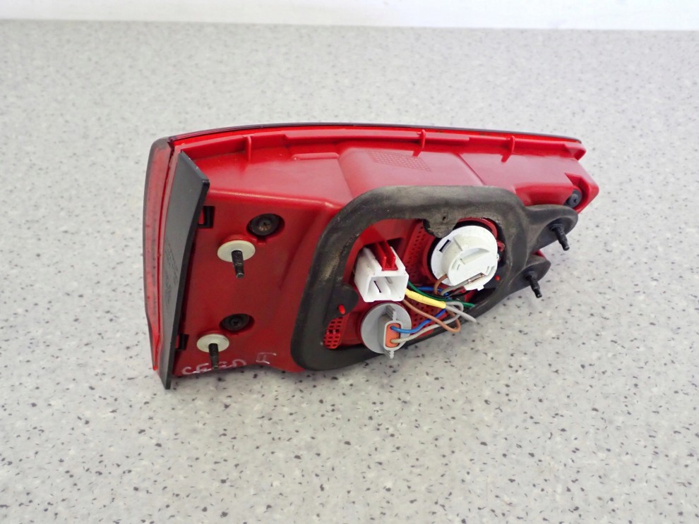 KIA CEED II KOMBI SPORT 17- LAMPA TYLNA PRAWA W KLAPĘ LIFT 5/5