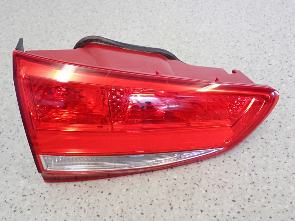 KIA CEED II KOMBI SPORT 17- LAMPA TYLNA LEWA W KLAPĘ LIFT 2/6