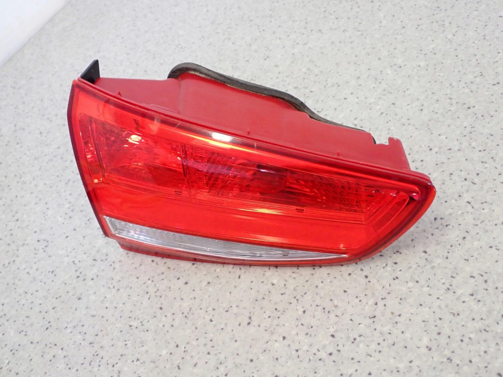 KIA CEED II KOMBI SPORT 17- LAMPA TYLNA LEWA W KLAPĘ LIFT 3/6