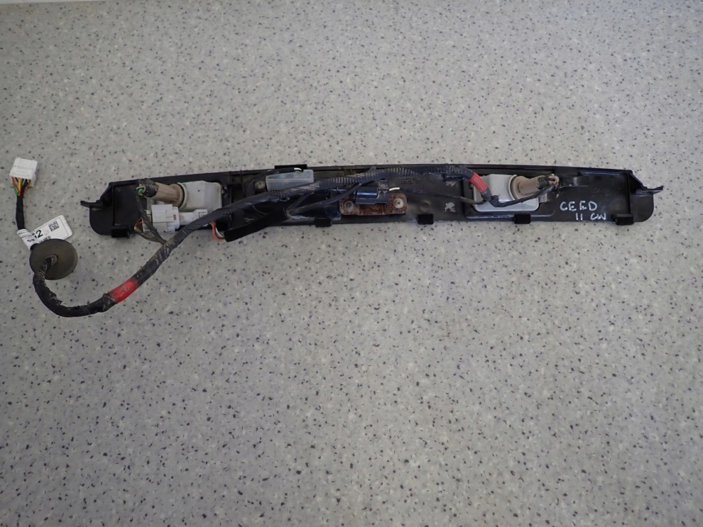 KIA CEED II KOMBI SW 12-17 NAKŁADKA LISTWA KLAPY KAMERA MIKROSRTYK LAMPKI 4/8