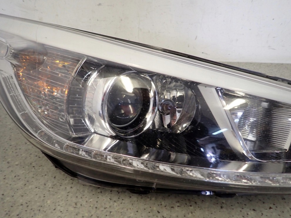 KIA CEED II 12-17 LAMPA PRZEDNIA PRAWA REFLEKTOR PRAWY SOCZEWKA + LED 3/16