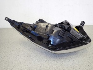 KIA VENGA 09- LAMPA PRZEDNIA LEWA 10/11 MINIATURA