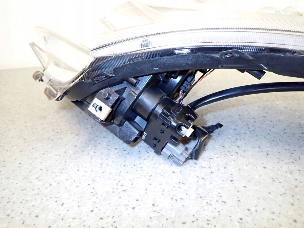 SUZUKI SWIFT MK7 10-16 REFLEKTOR PRZEDNI PRAWY LAMPA PRZÓD EUROPA 8/8