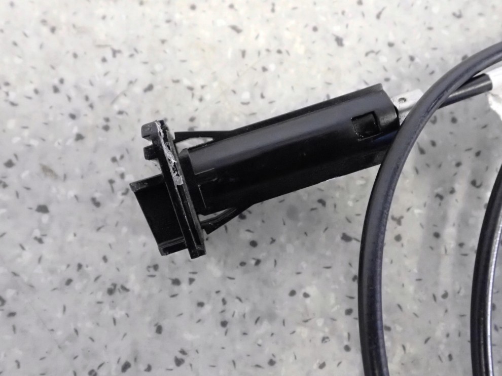 KIA CEED I KOMBI 06-11 LINKA KLAPKI WLEWU PALIWA 2/2