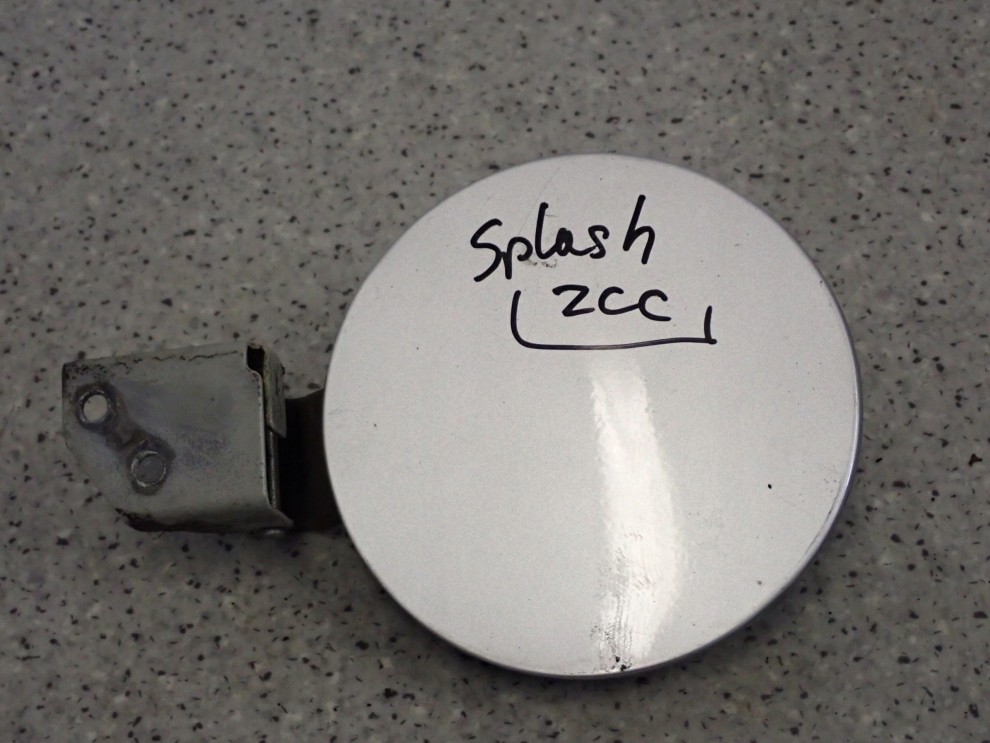 SUZUKI SPLASH 08-14 KLAPKA WLEWU PALIWA ZCC 2/6