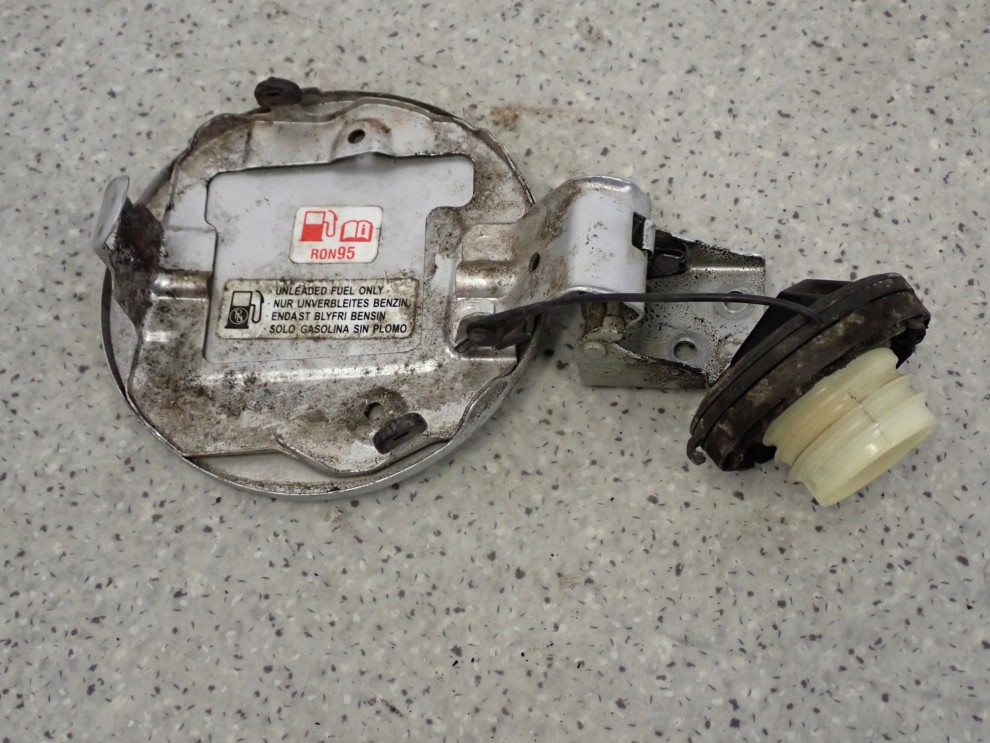 SUZUKI SPLASH 08-14 KLAPKA WLEWU PALIWA ZCC 3/6