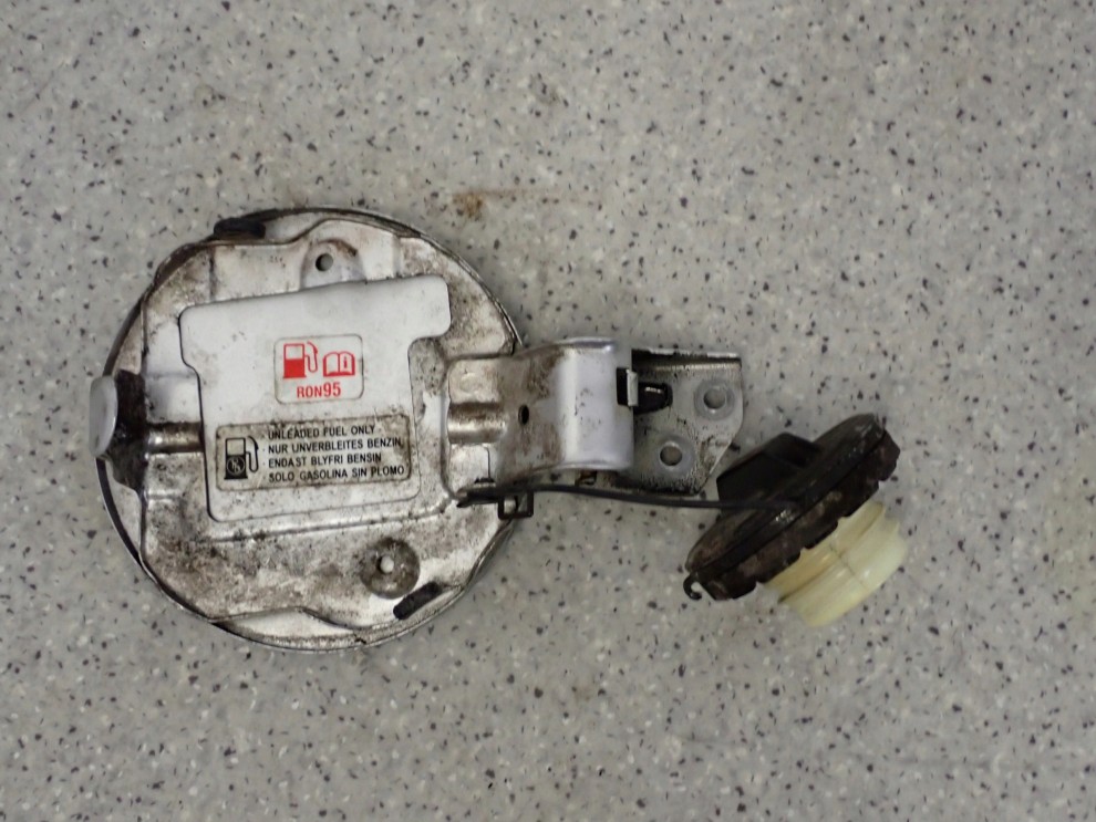 SUZUKI SPLASH 08-14 KLAPKA WLEWU PALIWA ZCC 4/6