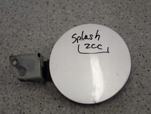 SUZUKI SPLASH 08-14 KLAPKA WLEWU PALIWA ZCC 2/6 MINIATURA