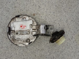 SUZUKI SPLASH 08-14 KLAPKA WLEWU PALIWA ZCC 4/6 MINIATURA