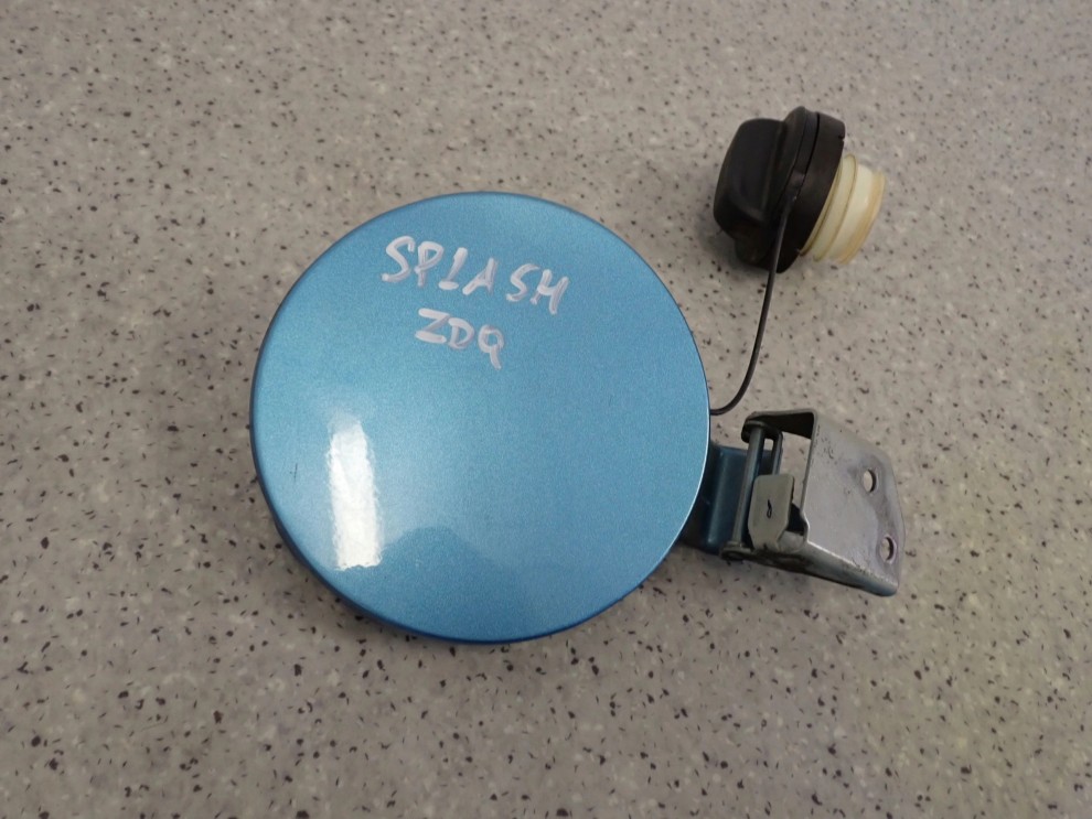 SUZUKI SPLASH 08-14 KLAPKA WLEWU PALIWA ZDQ 2/5