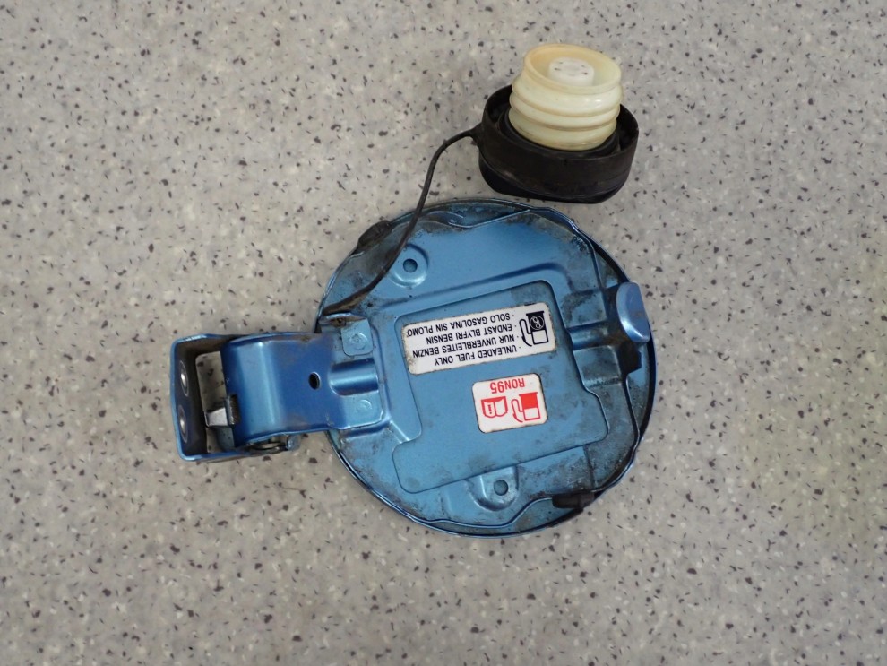 SUZUKI SPLASH 08-14 KLAPKA WLEWU PALIWA ZDQ 4/5