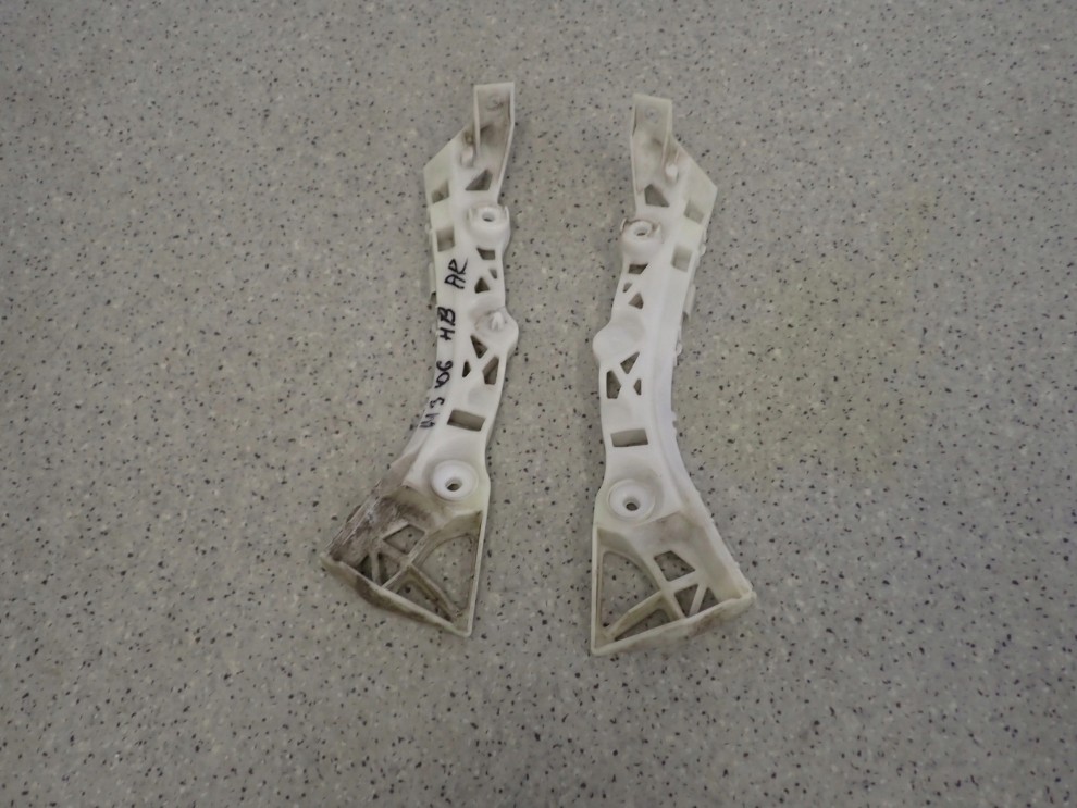 MAZDA 3 MAZDA3 HB 03- ŚLIZG ZDERZAKA TYLNY LEWY LUB PRAWY 1/6