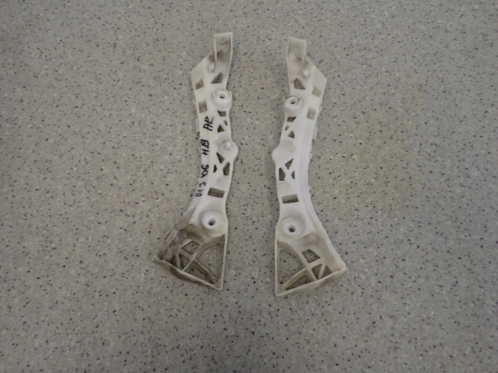 MAZDA 3 MAZDA3 HB 03- ŚLIZG ZDERZAKA TYLNY LEWY LUB PRAWY 2/6