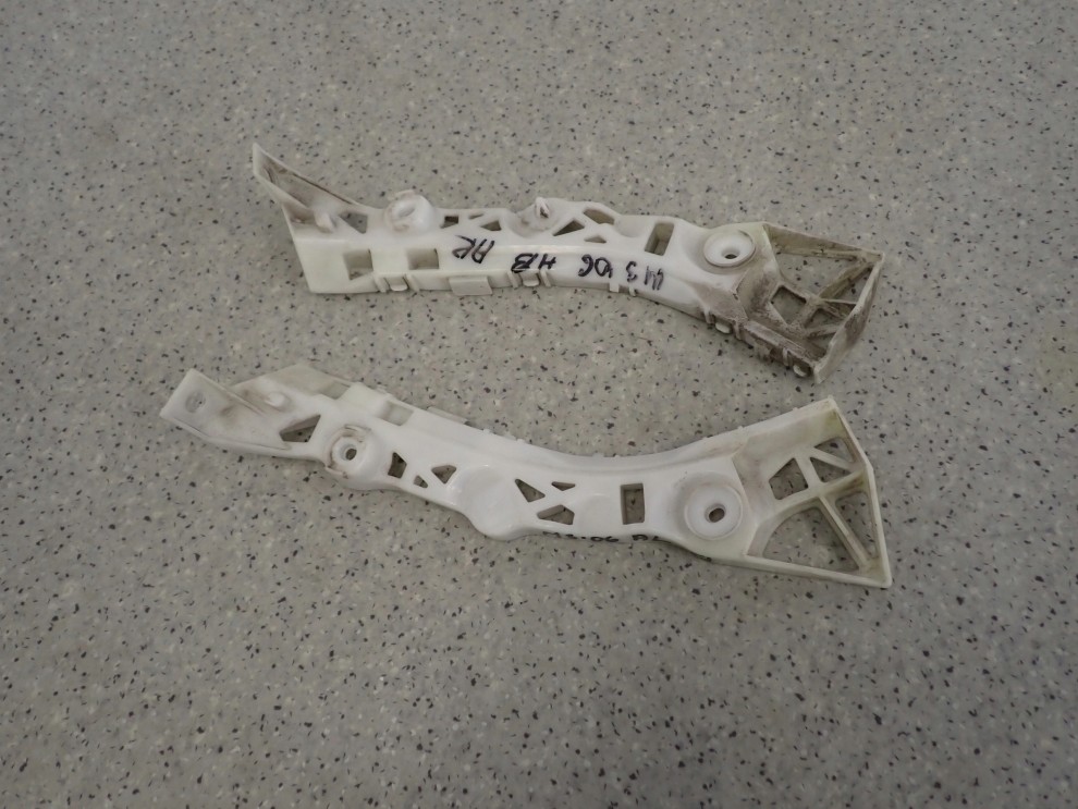 MAZDA 3 MAZDA3 HB 03- ŚLIZG ZDERZAKA TYLNY LEWY LUB PRAWY 4/6