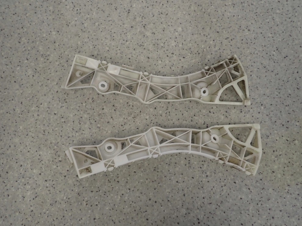 MAZDA 3 MAZDA3 HB 03- ŚLIZG ZDERZAKA TYLNY LEWY LUB PRAWY 5/6