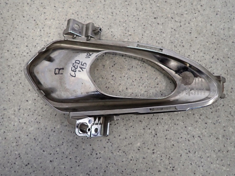 KIA CEED II 12- 15 KRATKA HALOGENU PRZEDNIA PRAWA 6/7