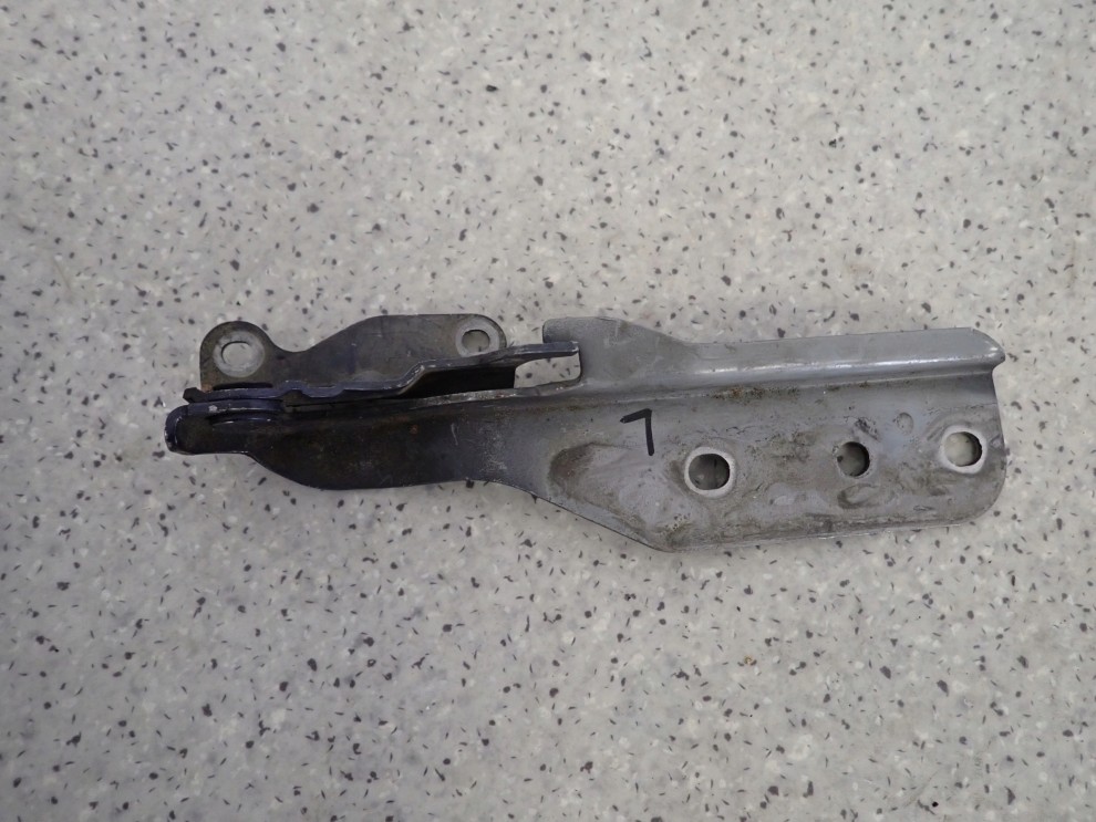 GRAND VITARA I 99-05 ZAWIAS MASKI LEWY 2/2