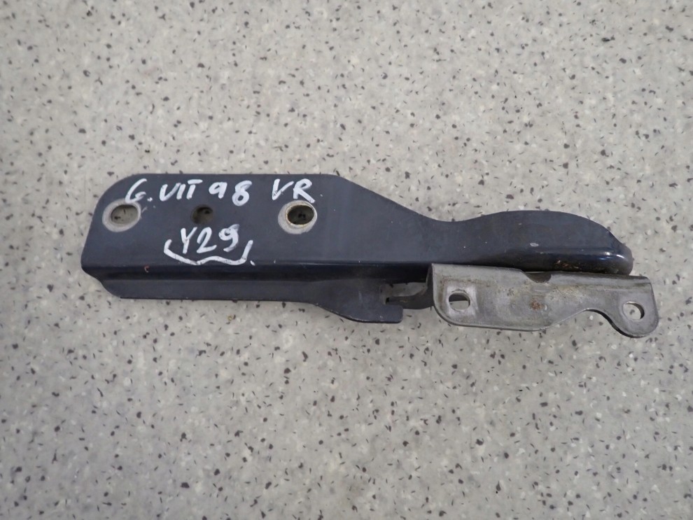 GRAND VITARA I 99-05 ZAWIAS MASKI PRAWY 1/2