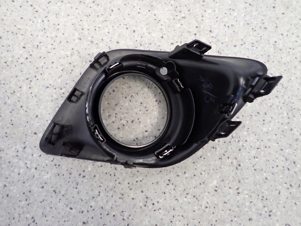 MITSUBISHI ASX 10-13 KRATKA HALOGENU PRZEDNIA LEWA 6/9