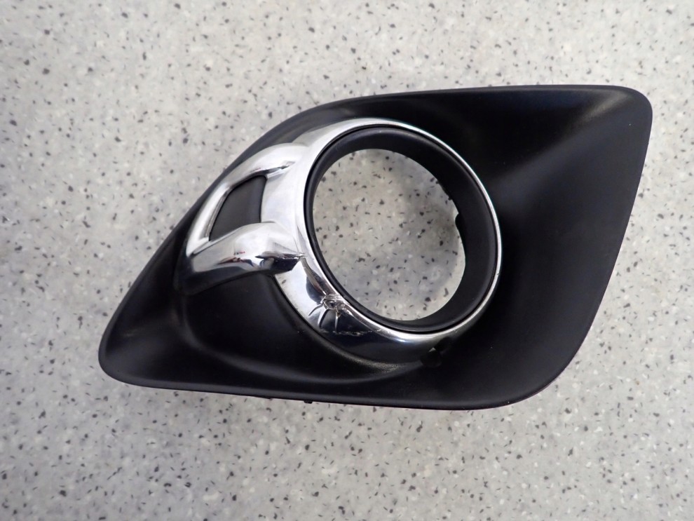 MITSUBISHI ASX 10-13 KRATKA HALOGENU PRZEDNIA PRAWA 1/6