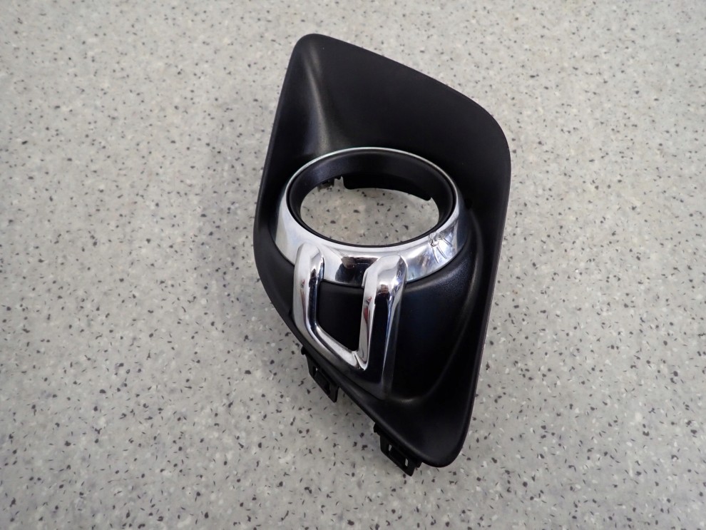 MITSUBISHI ASX 10-13 KRATKA HALOGENU PRZEDNIA PRAWA 3/6