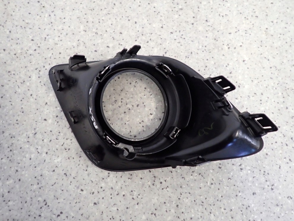 MITSUBISHI ASX 10-13 KRATKA HALOGENU PRZEDNIA PRAWA 5/6