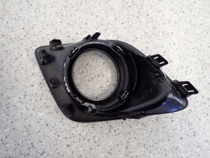 MITSUBISHI ASX 10-13 KRATKA HALOGENU PRZEDNIA PRAWA 5/6 MINIATURA