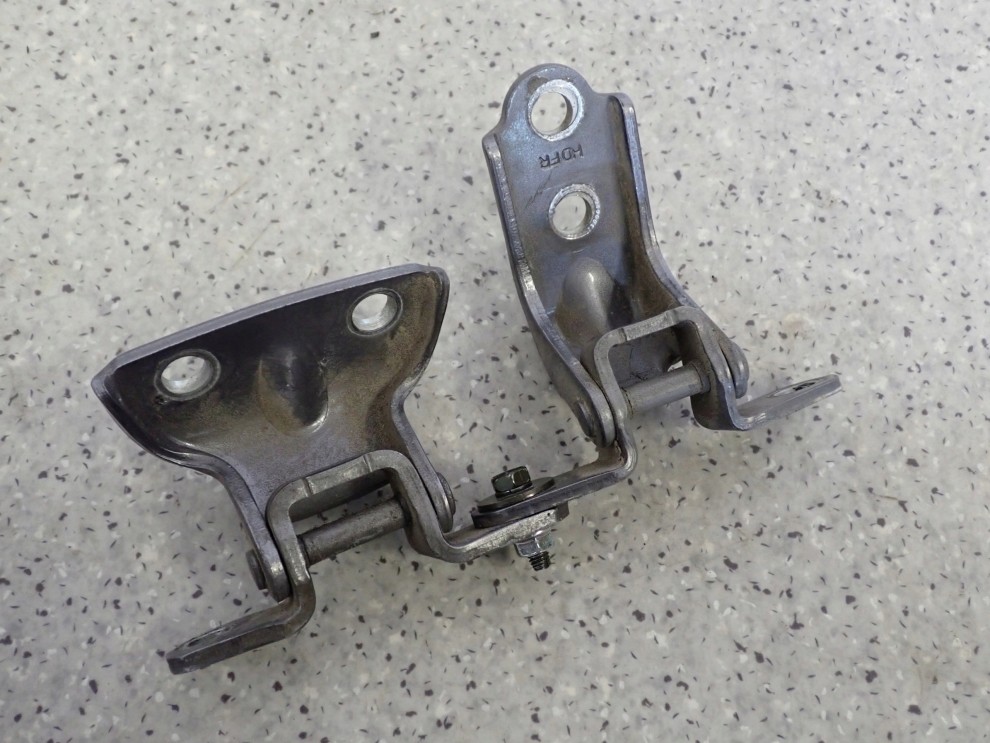 HYUNDAI IX20 09- ZAWIASY DRZWI TYLNYCH PRAWYCH KOMPLET 2/2