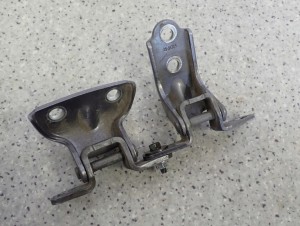 HYUNDAI IX20 09- ZAWIASY DRZWI TYLNYCH PRAWYCH KOMPLET 2/2 MINIATURA