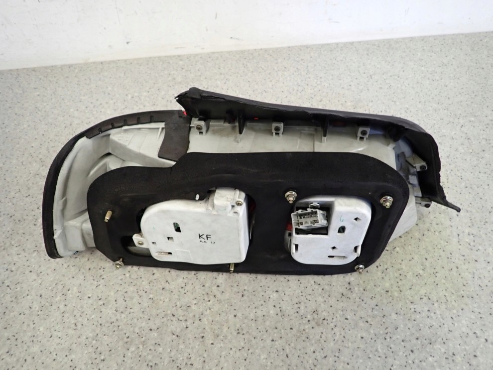 HONDA LEGEND SEDAN 92-96 LAMPA TYLNA PRAWA 6/7