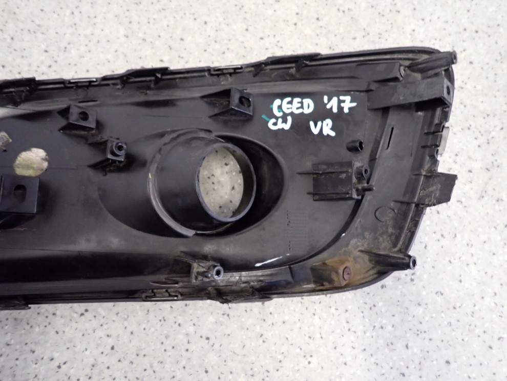 KIA CEED II 15-17 LIFT KRATKA HALOGENU PRZEDNIA PRAWA 9/11