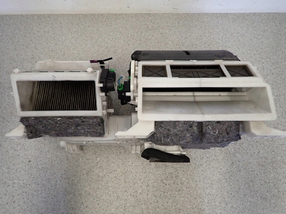 MITSUBISHI OUTLANDER II 07-12 OBUDOWA NAGRZEWNICY PAROWNIKA 2/6